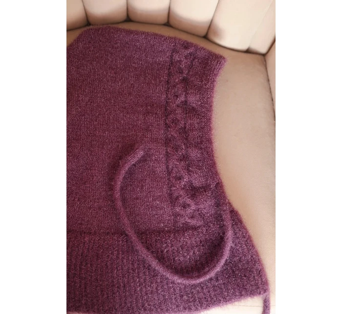 Dámská čepice s kapucí a pleteným vzorem fialová