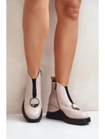 Lakované Kotníkové Boty Na Klínku Zateplené D&A Béžové Lakované Kotníkové Boty Na Klínku Zateplené D&A Béžové