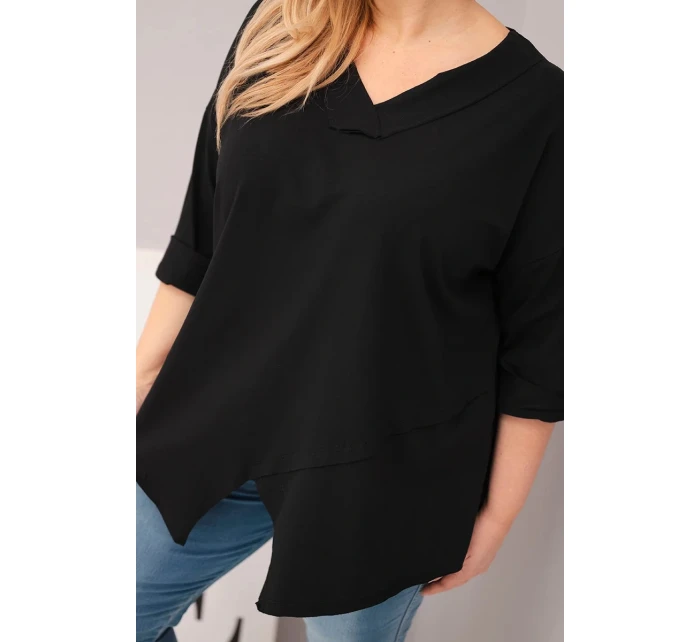 Dámská bavlněná blůza Plus Size s hlubokým výstřihem do V a asymetrickým spodním lemem černá