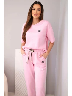 Dámská viskózová souprava s model 22030092 efektem s krátkým rukávem a kalhotami s ohrnutými nohavicemi světle růžová - K-Fashion