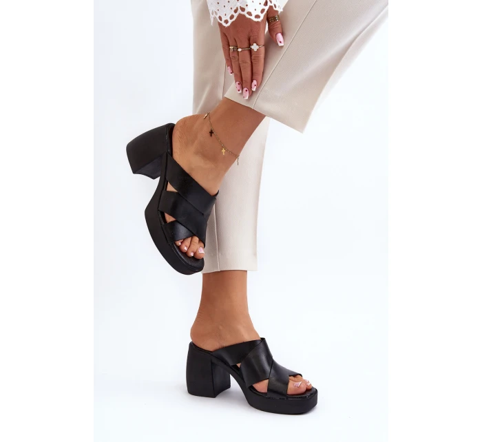 model 21647955 Kožené sandály na podpatku černé - Zazoo