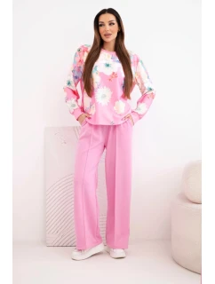 Dámský komplet z máslové viskózy s květinovým vzorem a širokými nohavicemi světle růžový