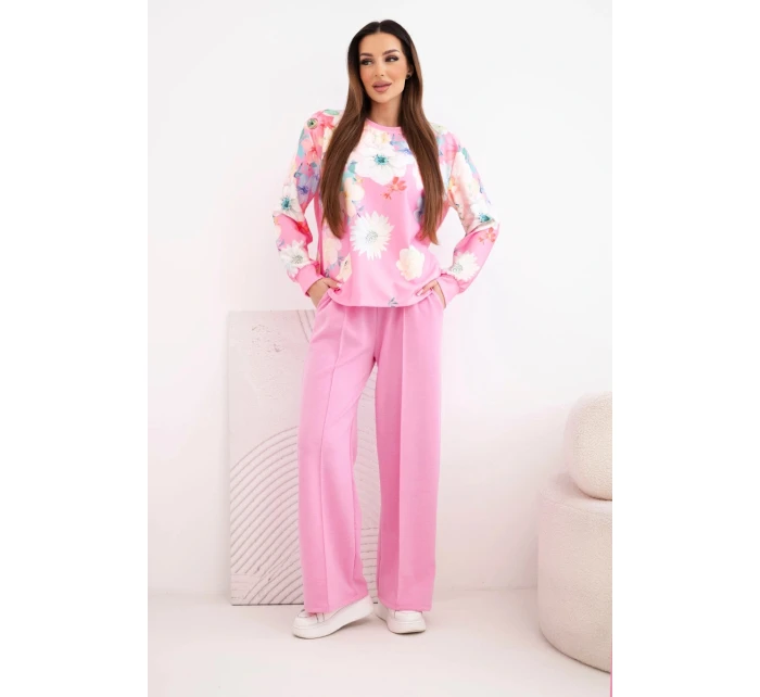 Dámský komplet z máslové viskózy s květinovým vzorem a širokými nohavicemi světle růžový