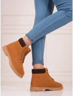 Stylové kotníčkové boty dámské hnědé na plochém podpatku Stylové kotníčkové boty dámské hnědé na plochém podpatku