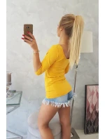 Hořčicová halenka s kulatým výstřihem Hořčicová halenka s kulatým výstřihem