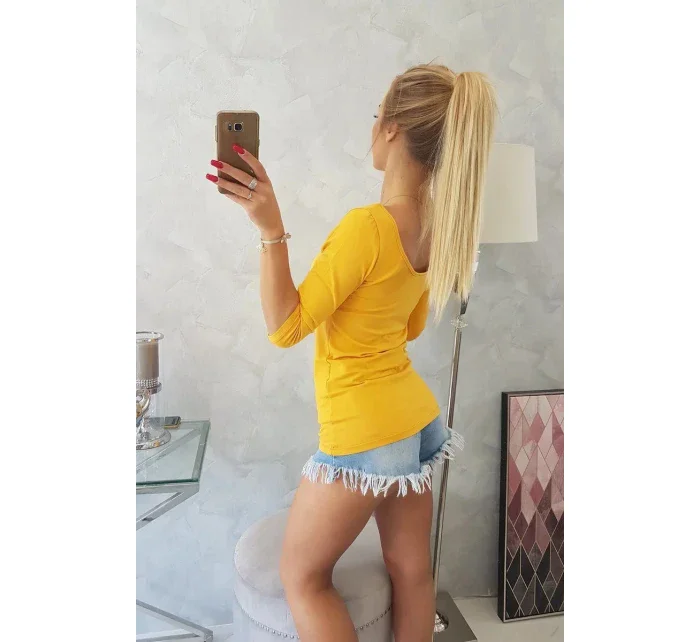 Hořčicová halenka s kulatým výstřihem Hořčicová halenka s kulatým výstřihem