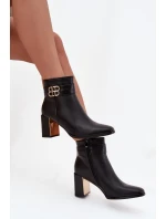 Dámské kotníkové boty na podpatku s páskem a zlatým detailem Černé model 21747817 - Boto Dámské kotníkové boty na podpatku s páskem a zlatým detailem Černé model 21747817 - Boto