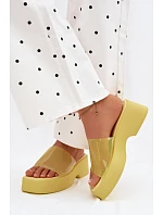 Dámské sandály s páskem Žluté model 22107247 - Boto Dámské sandály s páskem Žluté model 22107247 - Boto