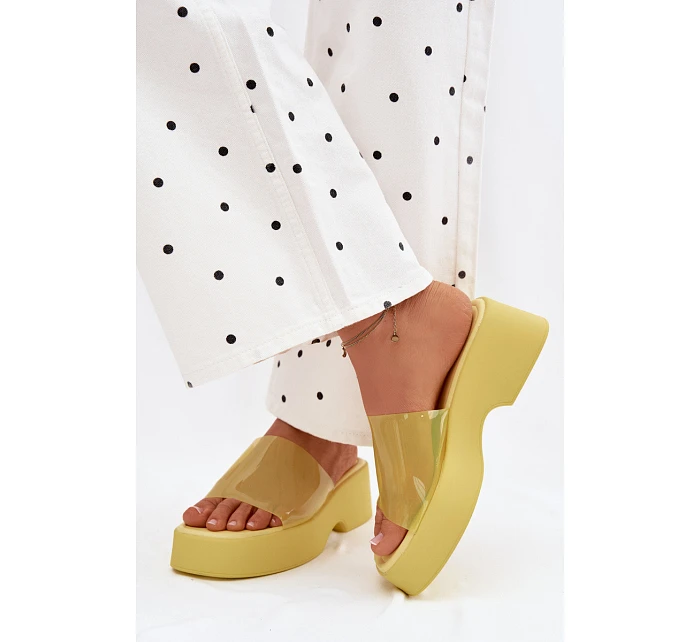 Dámské sandály s páskem Žluté model 22107247 - Boto Dámské sandály s páskem Žluté model 22107247 - Boto