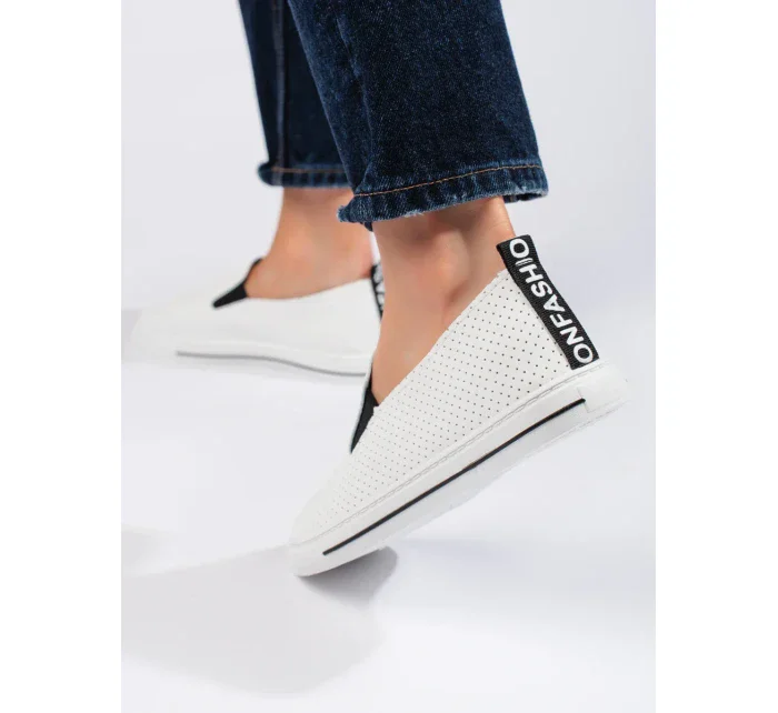 Pěkné bílé tenisky dámské bez podpatku Pěkné bílé tenisky dámské bez podpatku