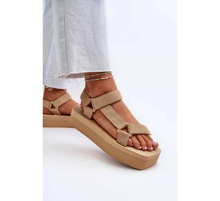 Dámské sandály na platformě béžové model 21654501 - Boto Dámské sandály na platformě béžové model 21654501 - Boto