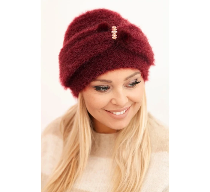 Dámská zimní čepice huňatá s ozdobou a kožešinou bordová