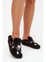 Dámské pantofle s ozdobami a sponou vyhřívané kožešinou černé model 21772637 - Boto Dámské pantofle s ozdobami a sponou vyhřívané kožešinou černé model 21772637 - Boto