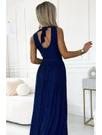 Tmavě modré dlouhé dámské šaty s výstřihem a zavazováním na zádech model 20298469 - numoco Tmavě modré dlouhé dámské šaty s výstřihem a zavazováním na zádech model 20298469 - numoco