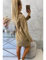 Velbloudí šaty s kravatou