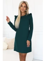 Elegantní trapézové šaty s volánky na ramenou lahvově zelené model 21290299 - numoco