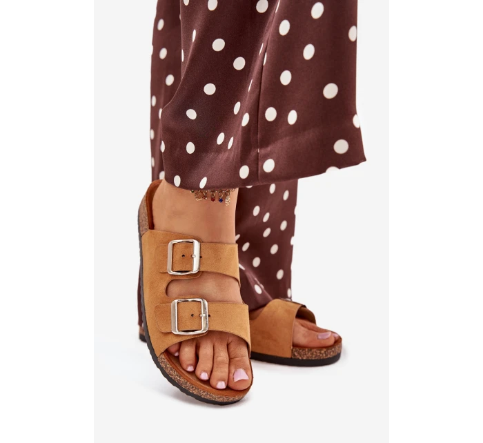 Dámské sandály na korkové platformě s přezkami Camel model 21704361 - Boto Dámské sandály na korkové platformě s přezkami Camel model 21704361 - Boto