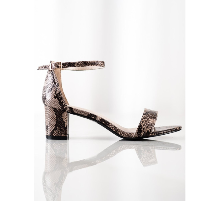 Dámské sandály se zvířecím motivem na širokém podpatku  model 17995461 - GOODIN