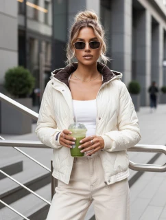 Kurtka przejściowa damska pikowana z kapturem ecru model 22025081 - FashionStreet