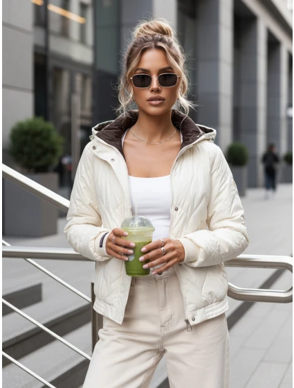 Kurtka przejściowa damska pikowana z kapturem ecru model 22025081 - FashionStreet