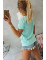 Halenka s dámskou grafikou v mátovém odstínu