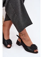 Kožené dámské sandály na podpatku s ozdobou model 22136706 Černé - D&A