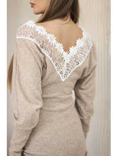 Dámské šaty s 3/4 rukávy a krajkou na zádech velbloud