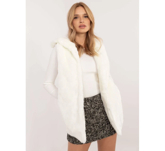 Kamizelka AT KZ model 20608922 ecru - FPrice Kamizelka AT KZ model 20608922 ecru - FPrice