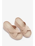 Dámské pantofle na platformě z eko semiše béžové model 21919335 - Boto Dámské pantofle na platformě z eko semiše béžové model 21919335 - Boto