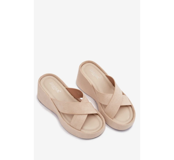 Dámské pantofle na platformě z eko semiše béžové model 21919335 - Boto Dámské pantofle na platformě z eko semiše béžové model 21919335 - Boto