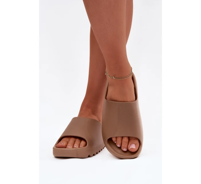 Dámské pantofle na platformě hnědé Olyria