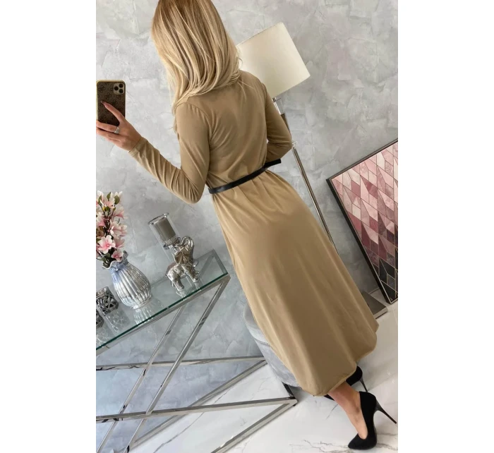 Šaty s ozdobným páskem a nápisem camel Šaty s ozdobným páskem a nápisem camel