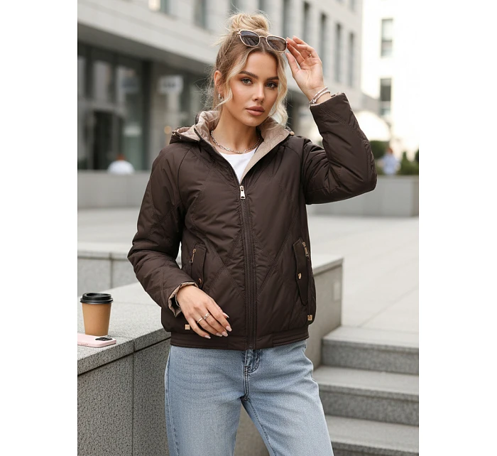 Kurtka damska przejściowa pikowana z kapturem brązowa model 22102049 - FashionStreet Kurtka damska przejściowa pikowana z kapturem brązowa model 22102049 - FashionStreet
