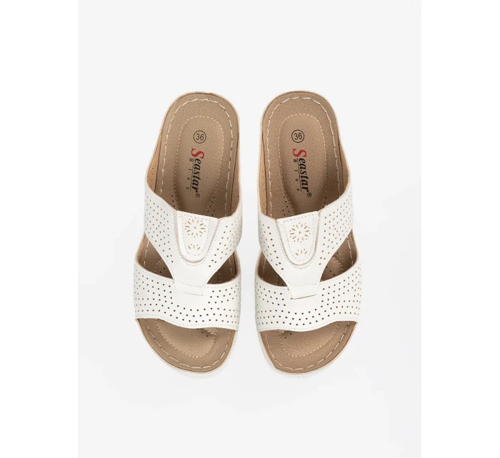 Pěkné dámské bílé  nazouváky na plochém podpatku