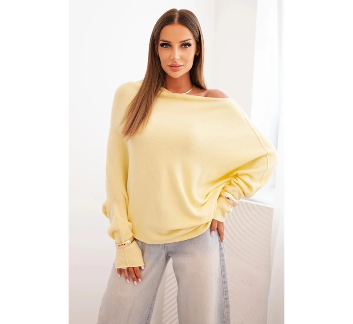 Dámský asymetrický viskózový svetr typu netopýr žlutý Dámský asymetrický viskózový svetr typu netopýr žlutý