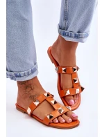 Dámské pantofle s velkými cvočky model 21618024 - Boto Dámské pantofle s velkými cvočky model 21618024 - Boto