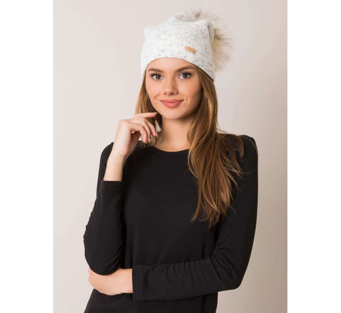 Dámská čepice model 14839462 ecru - FPrice Dámská čepice model 14839462 ecru - FPrice