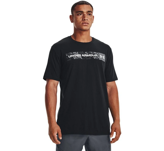 Tričko Under Armour Camo Chest Stripe SS M 1376830 001 pánské Tričko Under Armour Camo Chest Stripe SS M 1376830 001 pánské