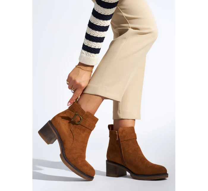 Moderní hnědé kotníčkové boty dámské na širokém podpatku Moderní hnědé kotníčkové boty dámské na širokém podpatku