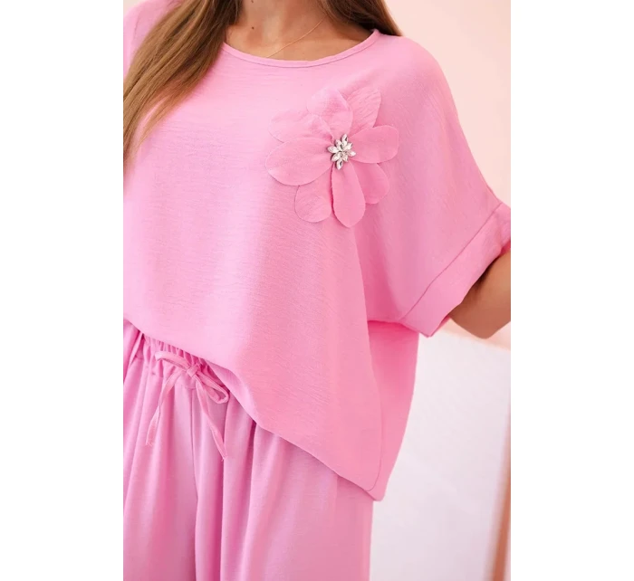 Dámský komplet z viskózy s ozdobným květem a širokými kalhotami světle růžová