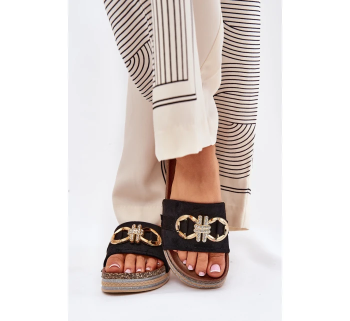 Dámské Pantofle Na Platformě S A Zlatou Dekorací Černé model 21689964 - Boto Dámské Pantofle Na Platformě S A Zlatou Dekorací Černé model 21689964 - Boto