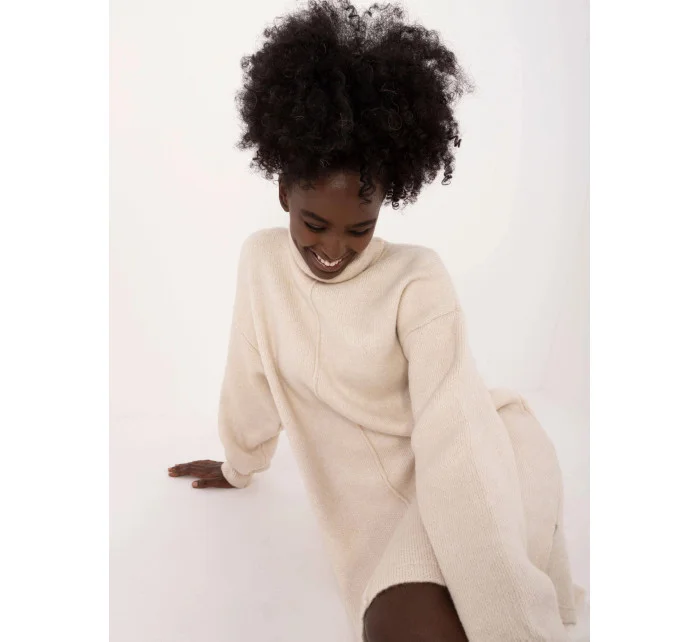 Světlebéžové látkové šaty s rolákem (0547) Světlebéžové látkové šaty s rolákem (0547)