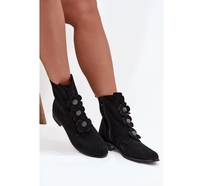 Semišové dámské kotníkové boty Zazoo 3085 černé s ozdobnými květinami Semišové dámské kotníkové boty Zazoo 3085 černé s ozdobnými květinami