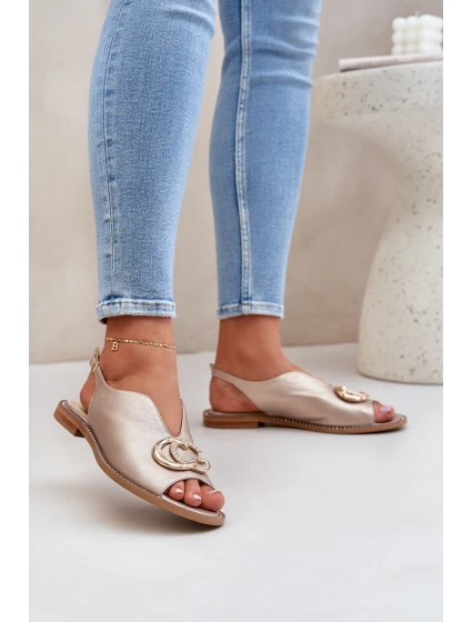 Kožené sandály na plochém podpatku s ozdobou model 21683142 Zlaté - Laura Messi