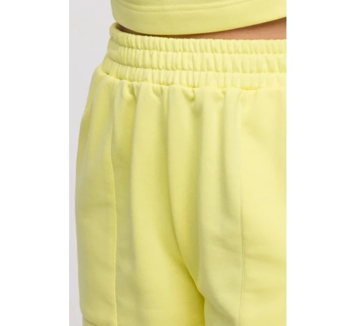 B295 Šortky s kapsami s nášivkami - citronové