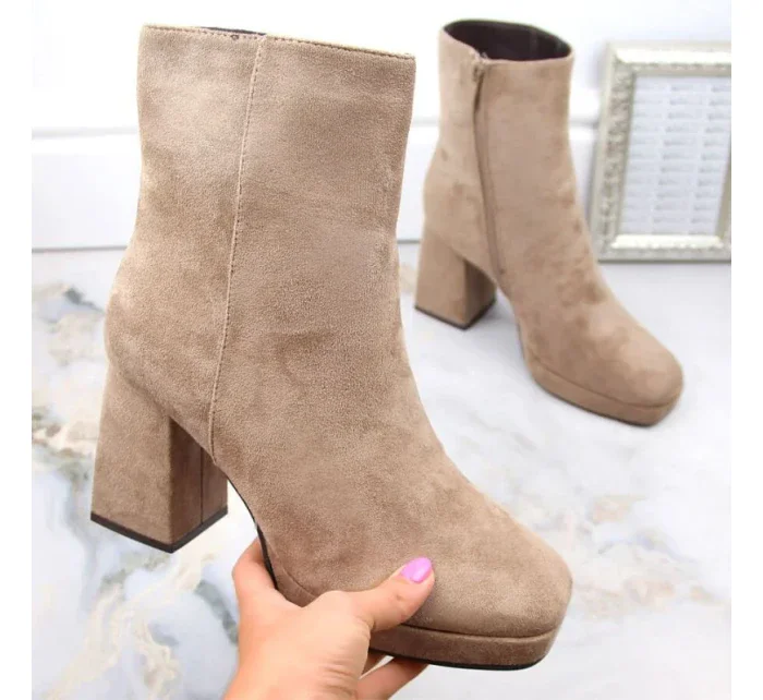 Dámské semišové kozačky na podpatku W JEZ411B béžové - Jezzi Dámské semišové kozačky na podpatku W JEZ411B béžové - Jezzi