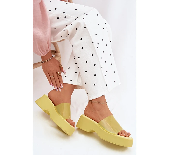 Dámské sandály s páskem Žluté model 22107247 - Boto Dámské sandály s páskem Žluté model 22107247 - Boto