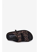 Dámské pantofle na platformě s přezkami  Leopardí vzor model 22147519 - D.Franklin
