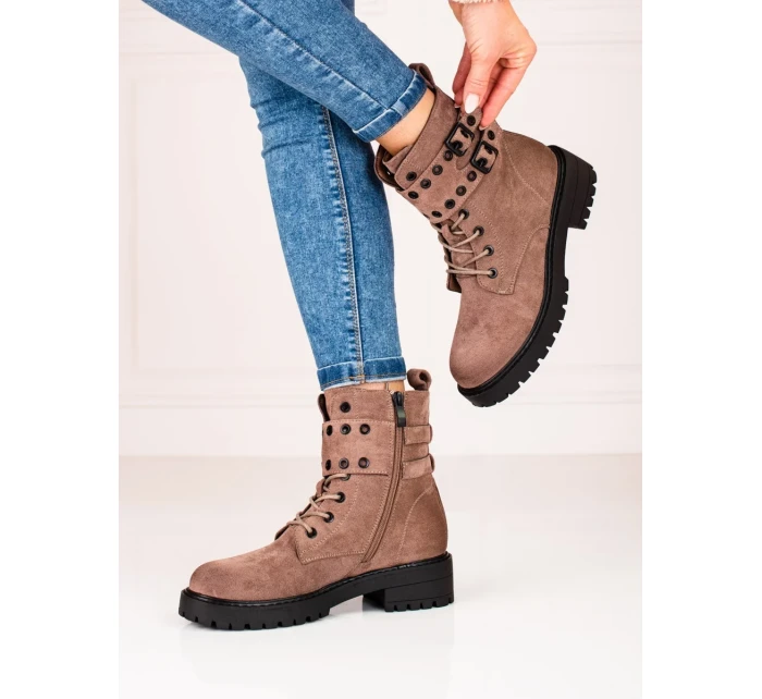 Pěkné hnědé dámské kotníčkové boty na plochém podpatku Pěkné hnědé dámské kotníčkové boty na plochém podpatku
