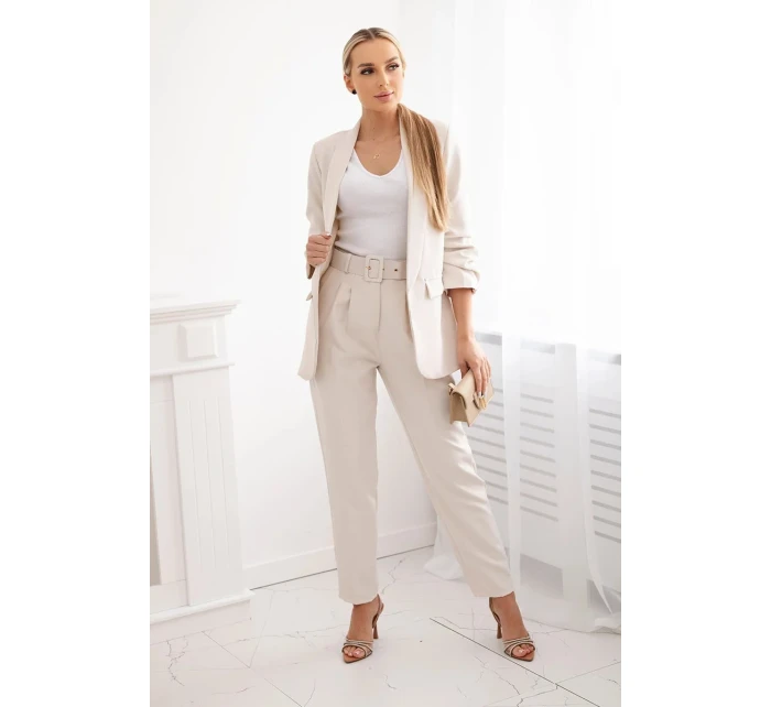 Elegantní souprava saka a kalhot světle béžové barvy Elegantní souprava saka a kalhot světle béžové barvy